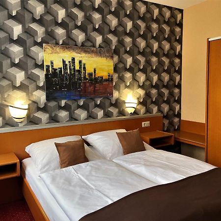Hotel Stadt Hamburg Am Fluss ساربروكن المظهر الخارجي الصورة