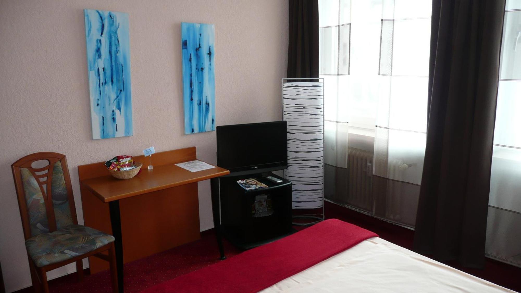 Hotel Stadt Hamburg Am Fluss ساربروكن الغرفة الصورة