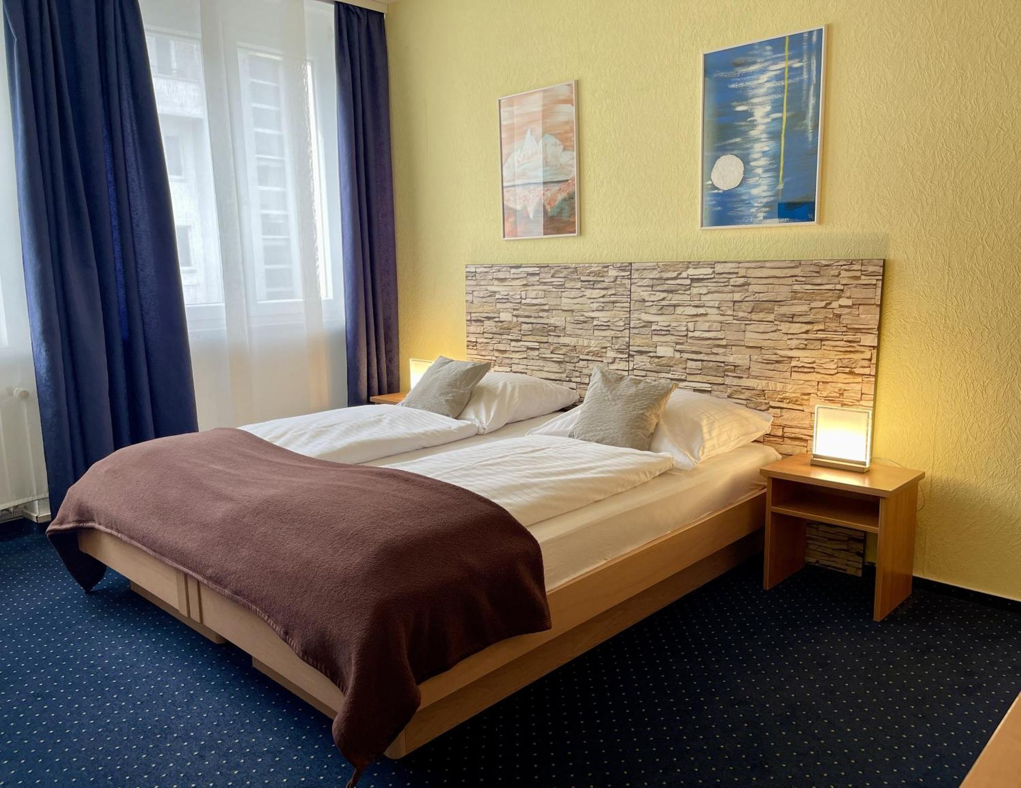Hotel Stadt Hamburg Am Fluss ساربروكن المظهر الخارجي الصورة