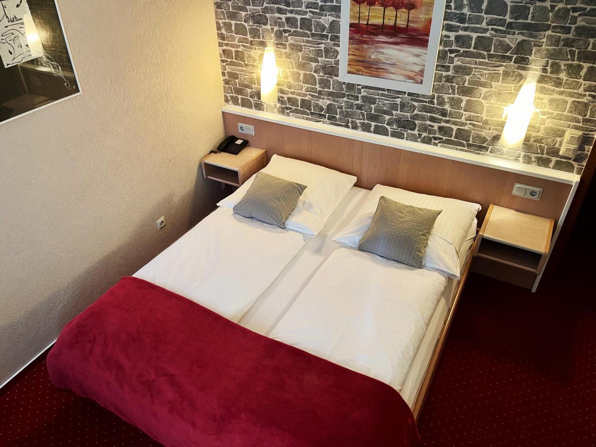Hotel Stadt Hamburg Am Fluss ساربروكن المظهر الخارجي الصورة