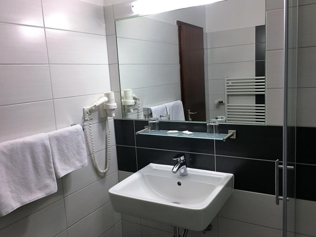 Hotel Stadt Hamburg Am Fluss ساربروكن المظهر الخارجي الصورة