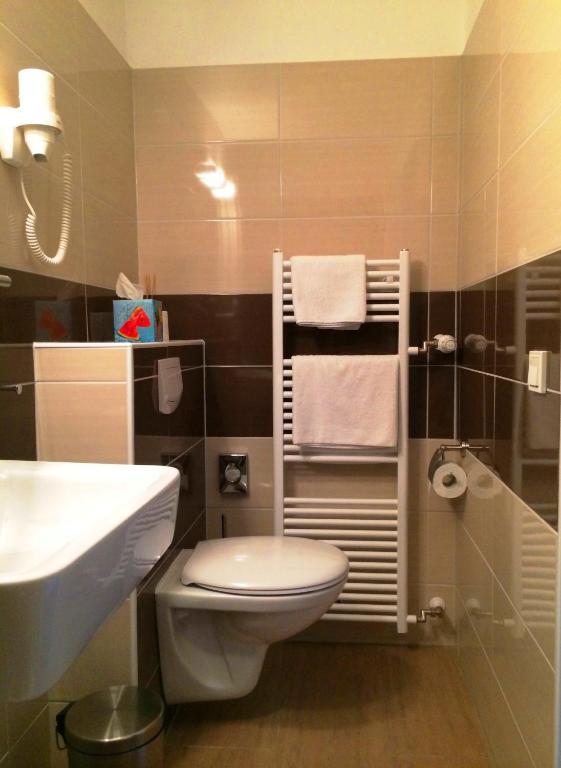Hotel Stadt Hamburg Am Fluss ساربروكن المظهر الخارجي الصورة