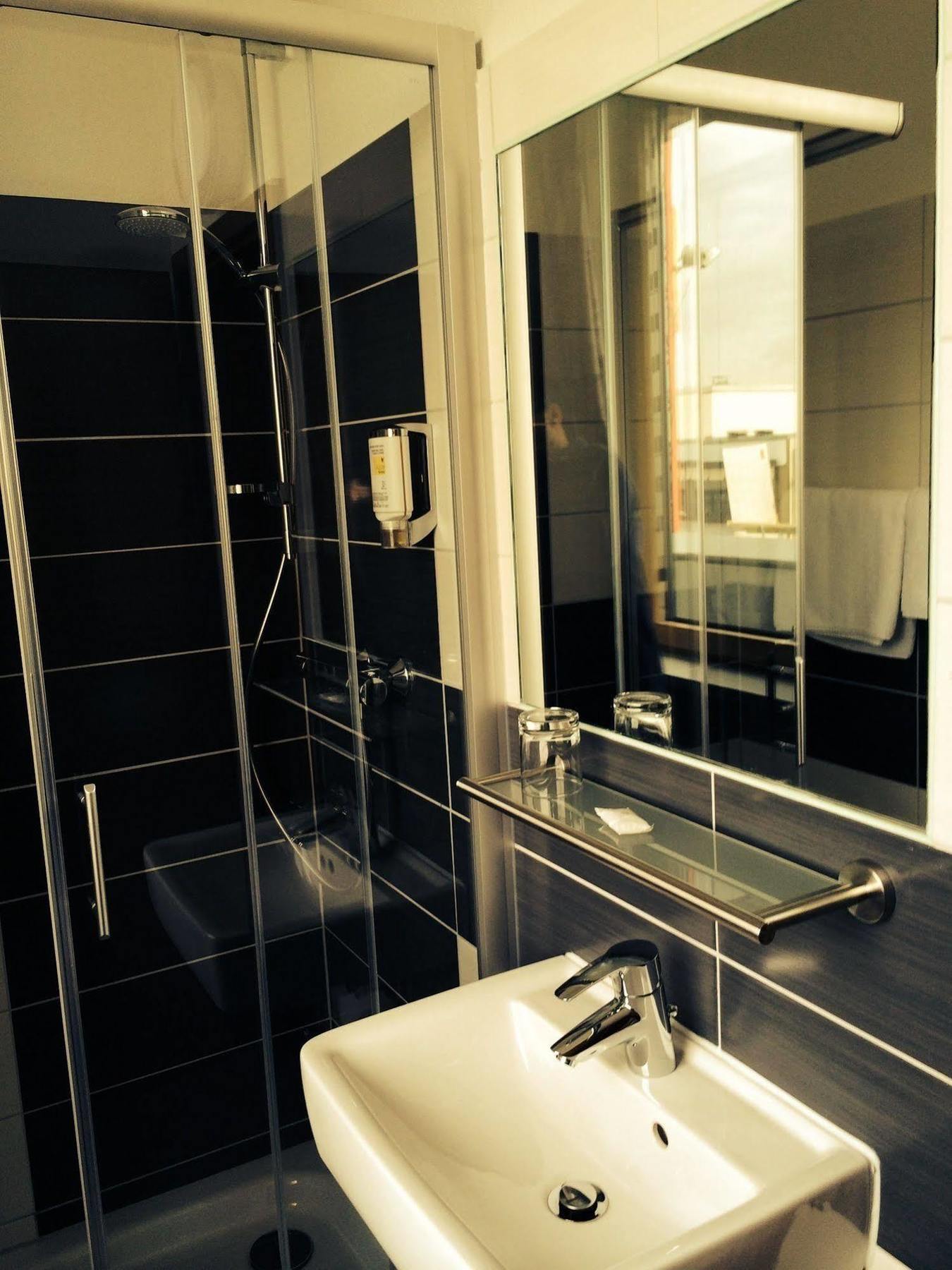 Hotel Stadt Hamburg Am Fluss ساربروكن المظهر الخارجي الصورة